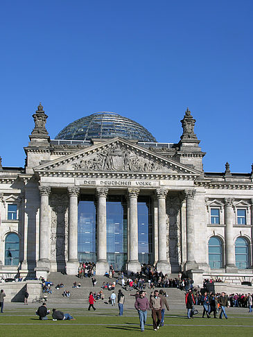 Touristen am Reichstag Fotos