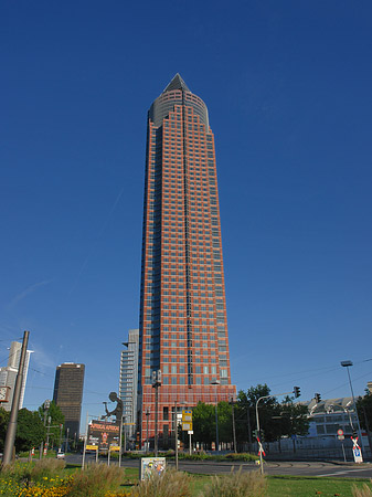Fotos Messeturm mit Theodor-Heuss-Allee