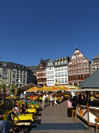 Römer mit Schirmen