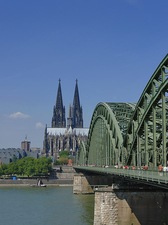 Hohenzollernbrücke am Kölner Dom Fotos