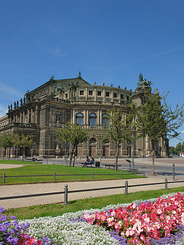 Fotos Semperoper mit Blumen