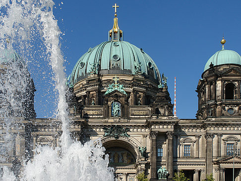 Brunnen im Lustgarten Fotos