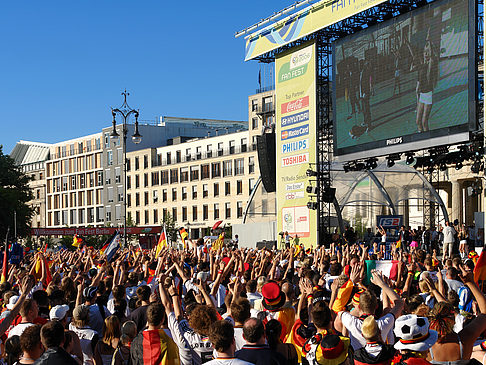 Foto Bühne auf dem Fanfest