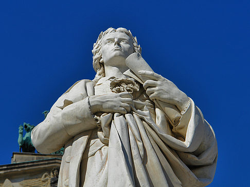 Schillerdenkmal mit Konzerthaus Fotos