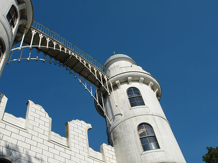 Brücke zwischen den Schlosstürmen
