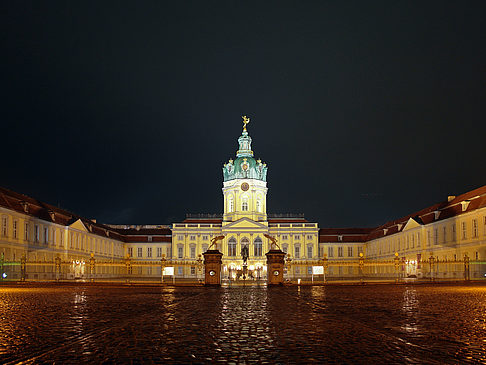 Fotos Platz vor dem Schloss Charlottenburg