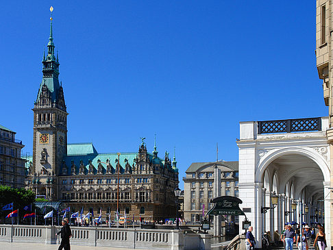 Jungfernstieg und Alster Arkaden Foto 