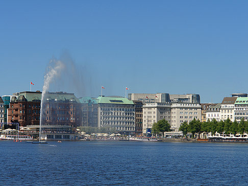 Fontäne auf der Binnenalster Foto 