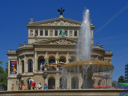 Foto Alte Oper mit Brunnen - Frankfurt am Main