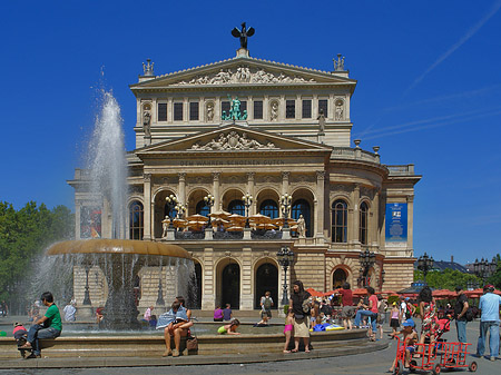 Foto Alte Oper mit Brunnen - Frankfurt am Main