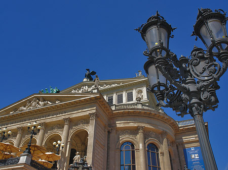 Foto Alte Oper mit Laterne