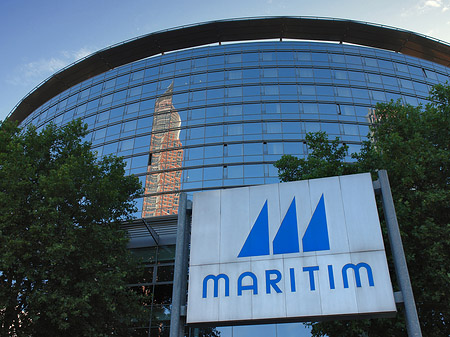 Foto Schild vor dem Maritimhotel - Frankfurt am Main