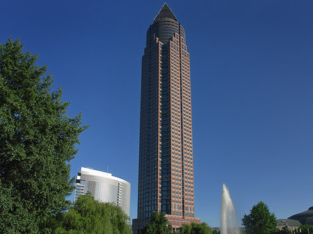Foto Messeturm mit Ludwig-Erhard-Anlage - Frankfurt am Main