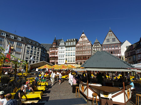 Fotos Römer mit Schirmen