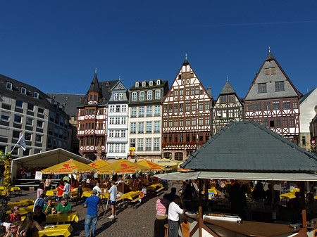 Römer mit Schirmen