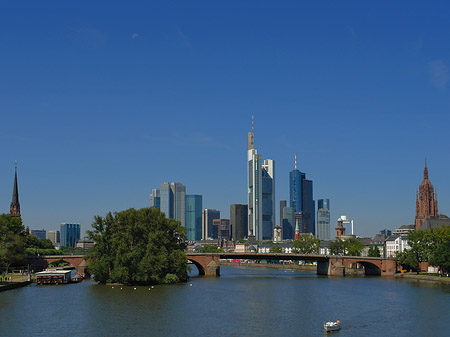 Foto Skyline von Frankfurt mit Alter Brücke