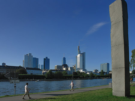 Foto Skyline von Frankfurt mit Obelisk
