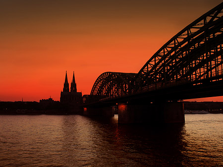 Fotos Kölner Dom hinter der Hohenzollernbrücke | Köln