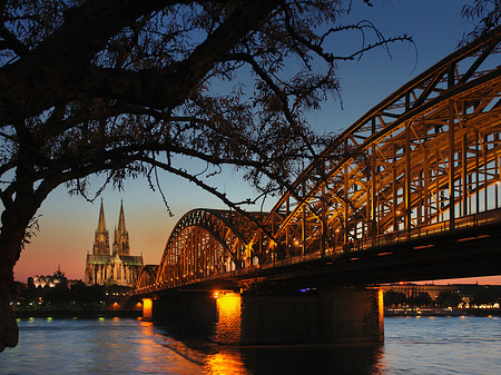 Fotos Kölner Dom hinter der Hohenzollernbrücke | Köln