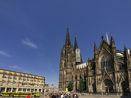 Foto Bimmelbahn fährt zum Kölner Dom - Köln