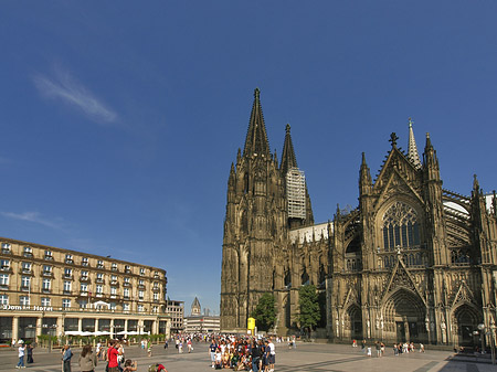 Kölner Dom mit Domhotel Foto 