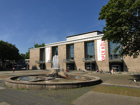 Foto Oper Köln mit Brunnen - Köln